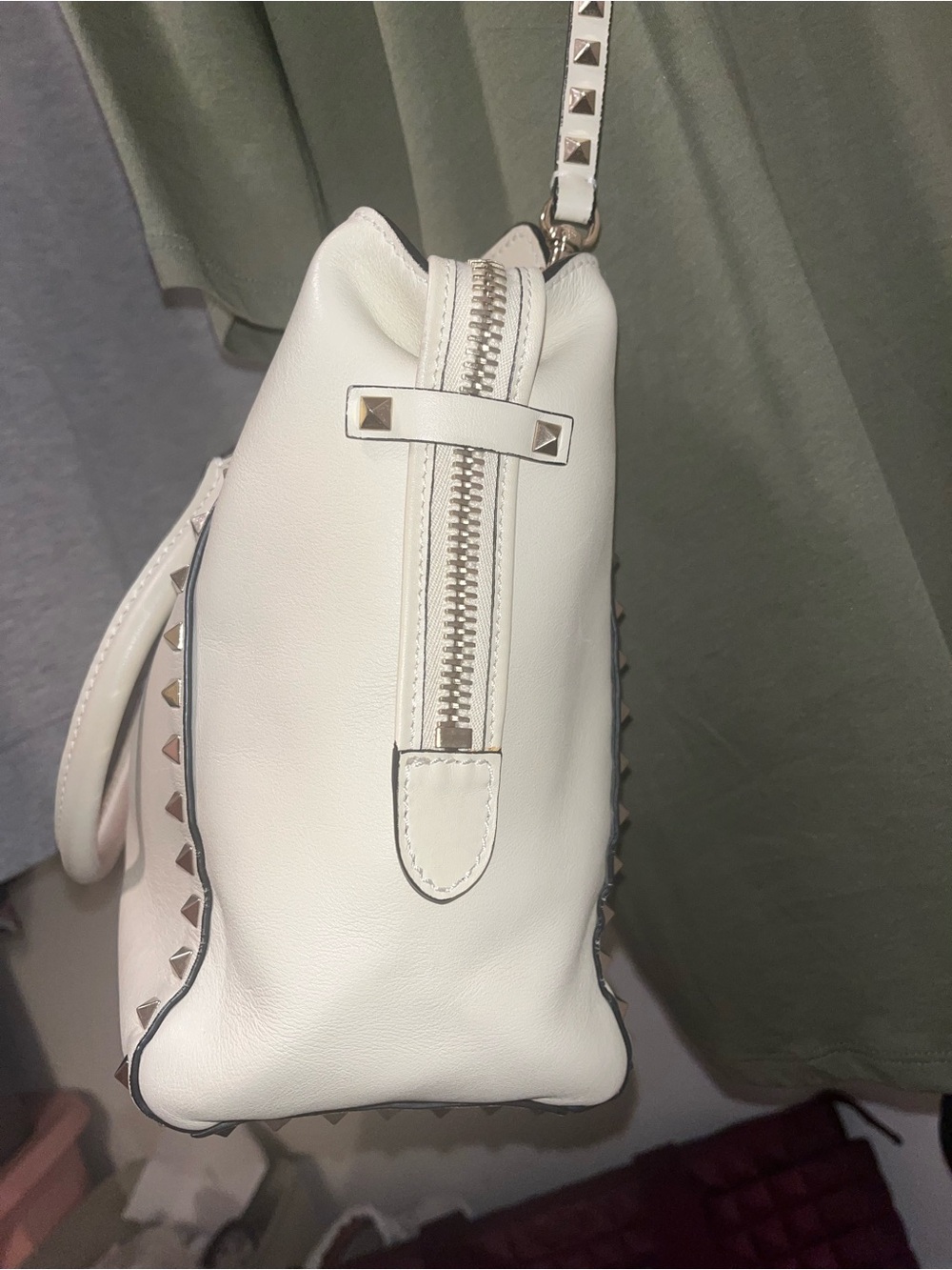 Valentino Garavani Cream Leather Rockstud Trapeze Tote - Picture 2 of 16